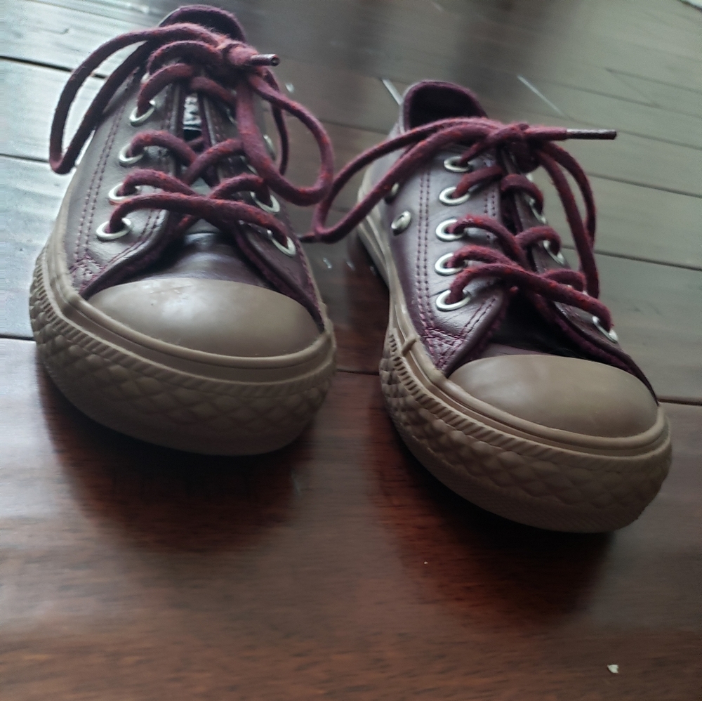 Boys Burgundy/Maroon Converse
